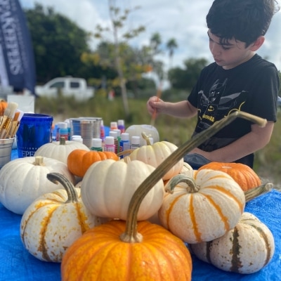 img-monthly-beach-cleanup-pumpkinp-painting