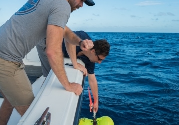 SeaKeepers-conducting-field