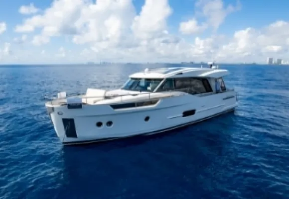 discovery yacht ysi greenline 48 a coupe hybrid yacht that was able to participate in a mini rov deployment on electric propulsion 2x